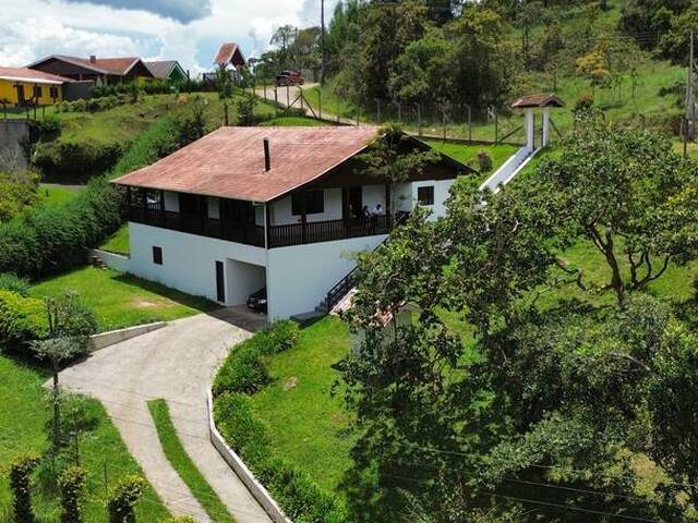 #14 - Casa para Venda em Campos do Jordão - SP - 2