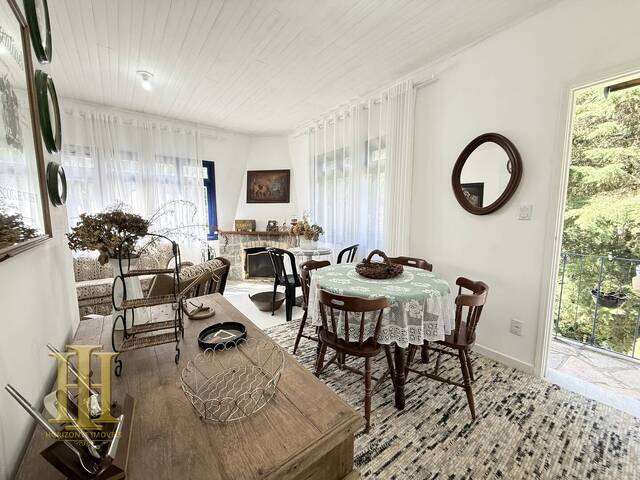 #22 - Casa para Venda em Campos do Jordão - SP - 1