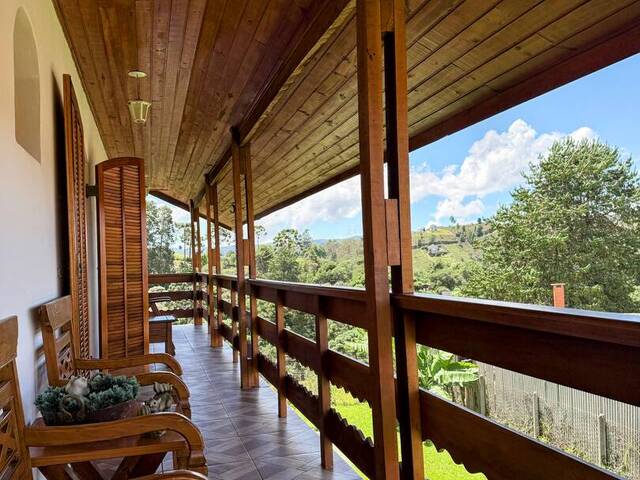 #28 - Casa para Venda em Campos do Jordão - SP - 2