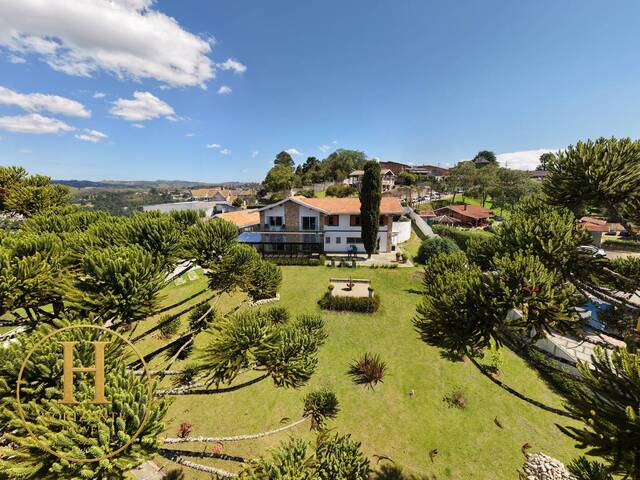 #102 - Casa para Venda em Campos do Jordão - SP - 1